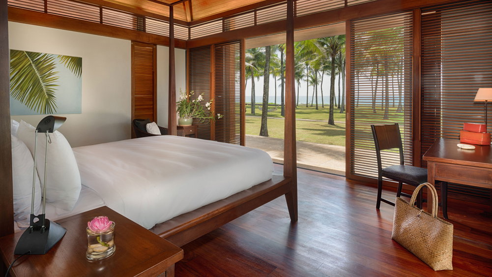 Jivana Beach Villas - Natai Beach Phuket - Villa Ananda - Palatial bedroom overlooking the beach
